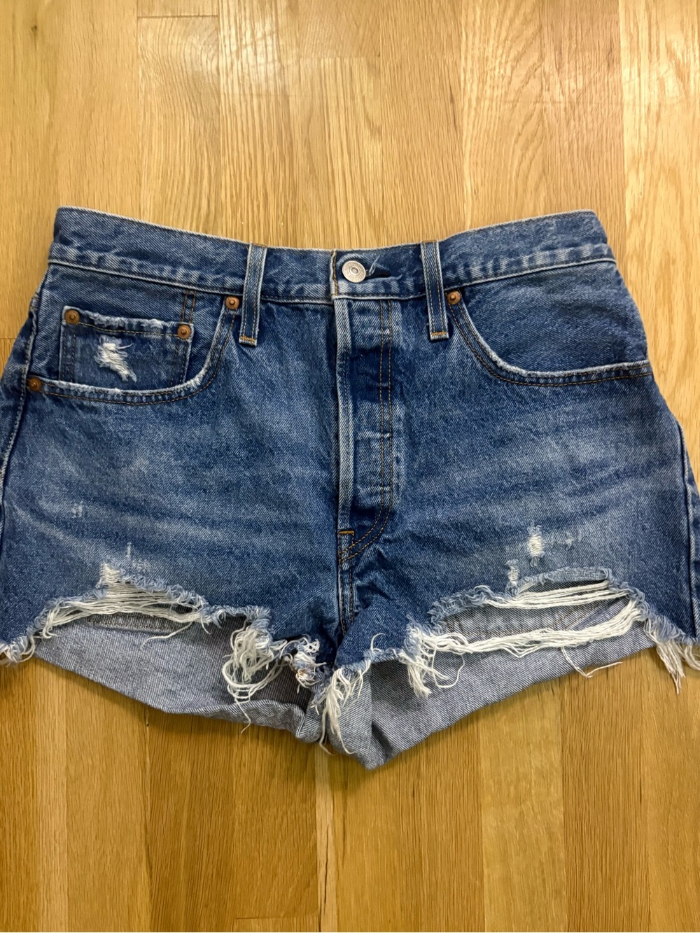 Levi’s 501 shorts 30W dark wash